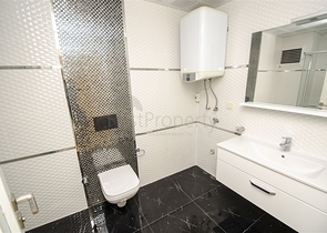 شقة واسعة 3 + 1 مع مطبخ منفصل في المجمع يبعد  600 متر إلى البحر