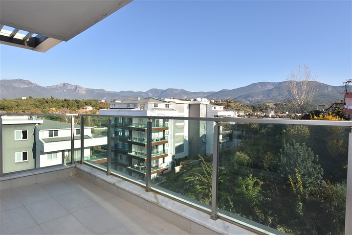 دوبلكس 3 غرف وصالة -ضمن مجمع سكني حديث - في كاستل / الانيا 