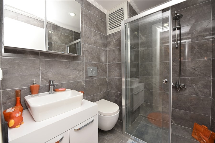 دوبلكس 3 غرف وصالة -ضمن مجمع سكني حديث - في كاستل / الانيا 