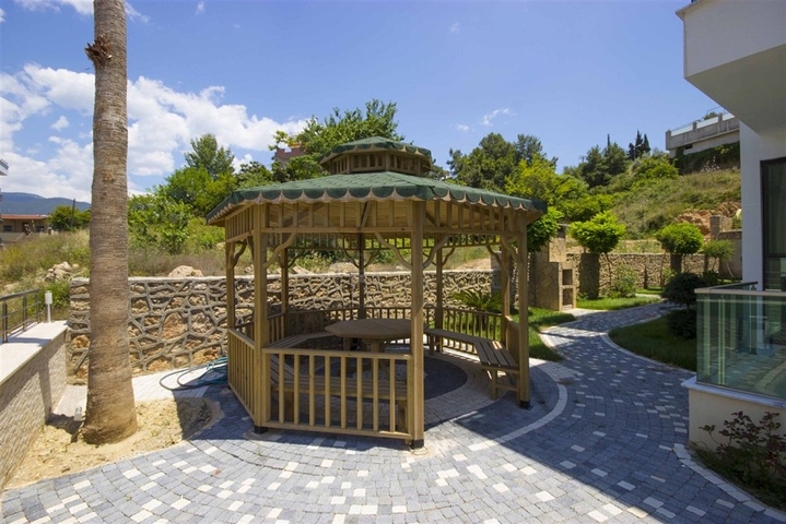 دوبلكس 3 غرف وصالة -ضمن مجمع سكني حديث - في كاستل / الانيا 