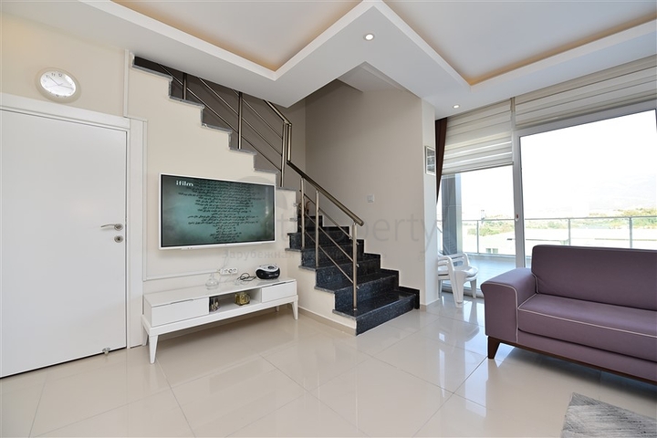 دوبلكس 3 غرف وصالة -ضمن مجمع سكني حديث - في كاستل / الانيا 