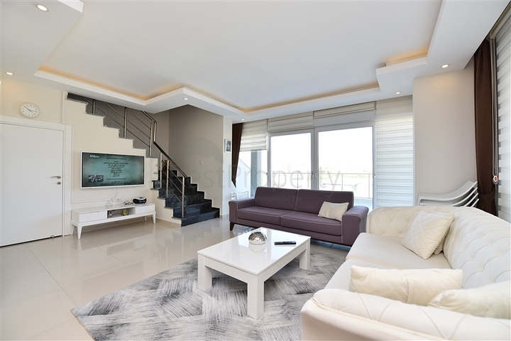 دوبلكس 3 غرف وصالة -ضمن مجمع سكني حديث - في كاستل / الانيا 