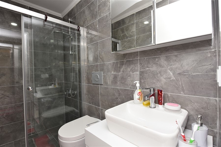 دوبلكس 3 غرف وصالة -ضمن مجمع سكني حديث - في كاستل / الانيا 