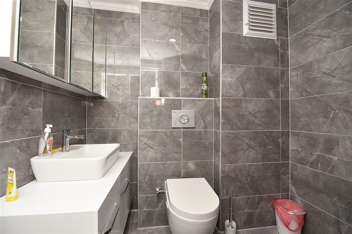 دوبلكس 3 غرف وصالة -ضمن مجمع سكني حديث - في كاستل / الانيا 