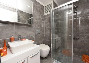 دوبلكس 3 غرف وصالة -ضمن مجمع سكني حديث - في كاستل / الانيا 