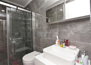 دوبلكس 3 غرف وصالة -ضمن مجمع سكني حديث - في كاستل / الانيا 