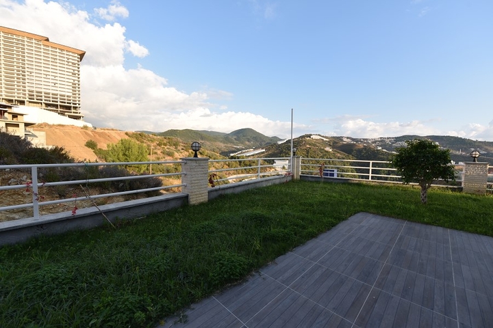 فيلا مستقلة - اطلالة بحر - مسبح خاص - في الانيا 