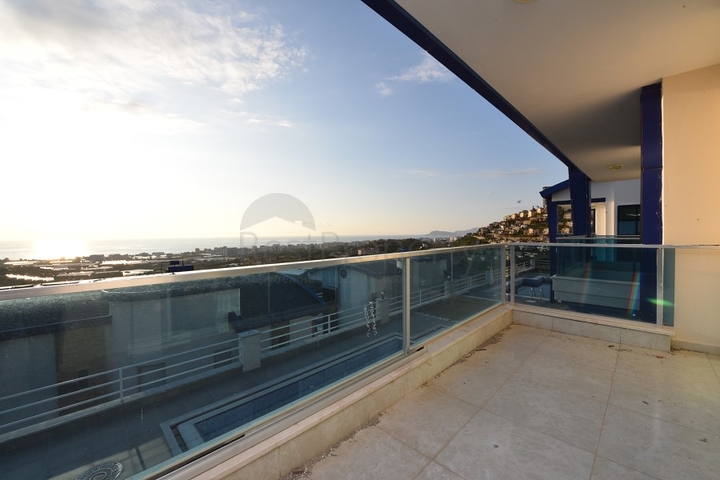 فيلا مستقلة - اطلالة بحر - مسبح خاص - في الانيا 