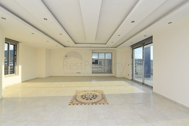 فيلا مستقلة - اطلالة بحر - مسبح خاص - في الانيا 