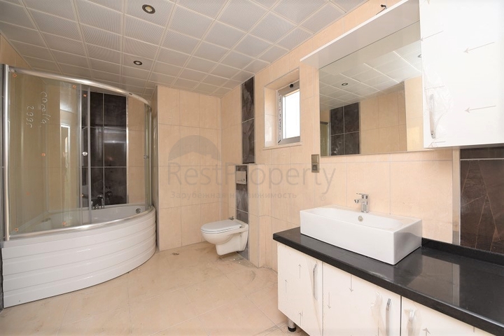 فيلا مستقلة - اطلالة بحر - مسبح خاص - في الانيا 