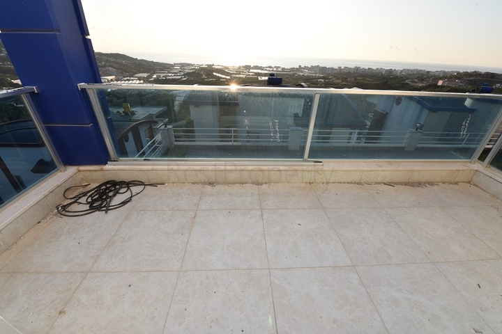 فيلا مستقلة - اطلالة بحر - مسبح خاص - في الانيا 