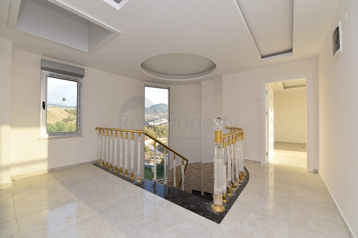 فيلا مستقلة - اطلالة بحر - مسبح خاص - في الانيا 