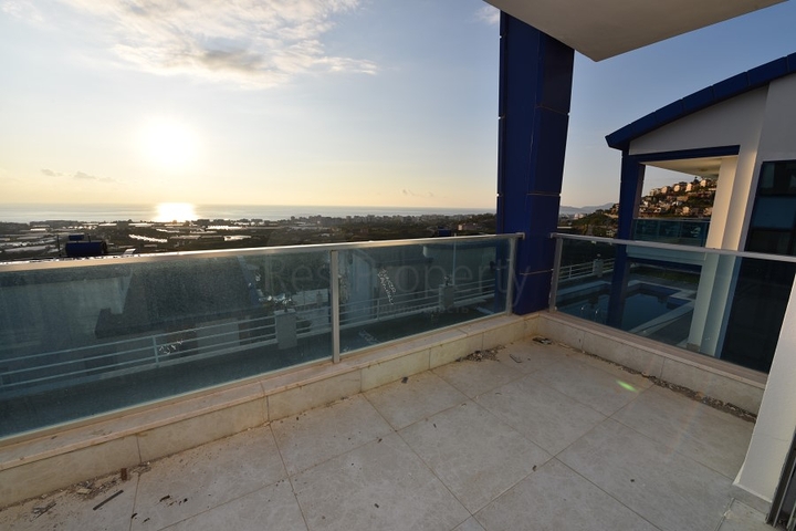 فيلا مستقلة - اطلالة بحر - مسبح خاص - في الانيا 