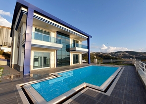 فيلا مستقلة - اطلالة بحر - مسبح خاص - في الانيا 