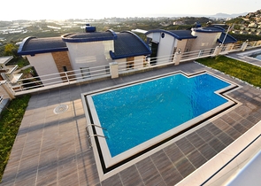 فيلا مستقلة - اطلالة بحر - مسبح خاص - في الانيا 