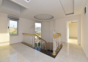 فيلا مستقلة - اطلالة بحر - مسبح خاص - في الانيا 