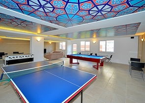 مجمع ذو خدمات متكاملة - شقة غرفة وصالة للبيع - الانيا 