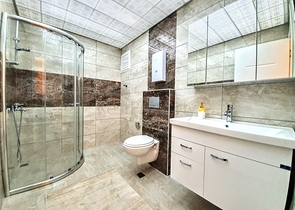 مجمع 5 نجوم - شقة غرفتين وصالة - مفروشة - في مدينة الانيا 