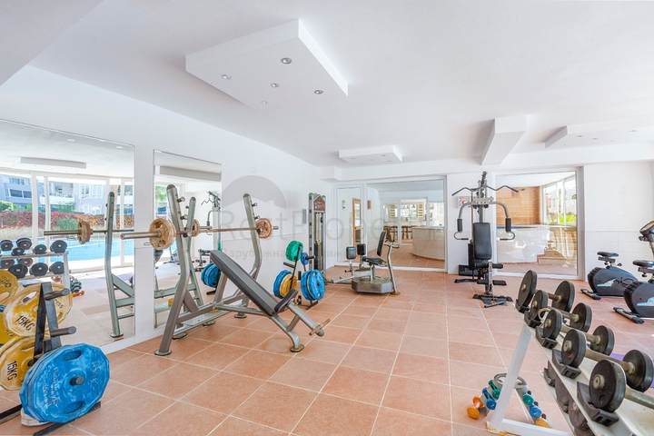 من افضل العروض ! شقة واسعة فاخرة - اطلالة مميزة -ضمن منطقة توسمور / الانيا 