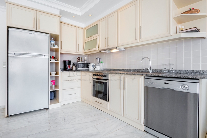 من افضل العروض ! شقة واسعة فاخرة - اطلالة مميزة -ضمن منطقة توسمور / الانيا 