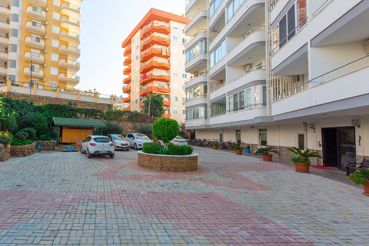 من افضل العروض ! شقة واسعة فاخرة - اطلالة مميزة -ضمن منطقة توسمور / الانيا 