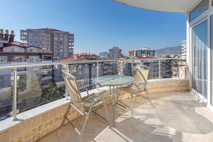 من افضل العروض ! شقة واسعة فاخرة - اطلالة مميزة -ضمن منطقة توسمور / الانيا 