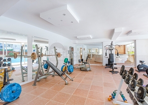 من افضل العروض ! شقة واسعة فاخرة - اطلالة مميزة -ضمن منطقة توسمور / الانيا 