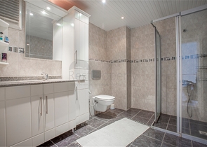 من افضل العروض ! شقة واسعة فاخرة - اطلالة مميزة -ضمن منطقة توسمور / الانيا 