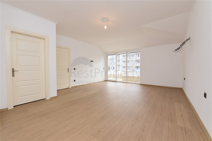 بسعر منافس جدا ! - دوبلكس 4 غرف وصالة - في منطقة توسمور / الانيا