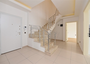 بسعر منافس جدا ! - دوبلكس 4 غرف وصالة - في منطقة توسمور / الانيا