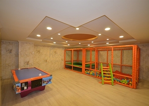 اطلالة بحرية - شقة غرفة وصالة - مجمع ذو خدمات متكاملة - في مهموتلار / الانيا 