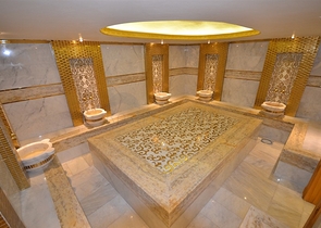 اطلالة بحرية - شقة غرفة وصالة - مجمع ذو خدمات متكاملة - في مهموتلار / الانيا 