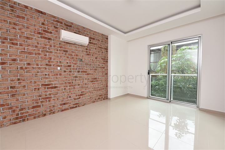 ضمن اول صف على البحر - شقة غرفتين وصالة - مجمع سكني حديث - في كاستل / الانيا 