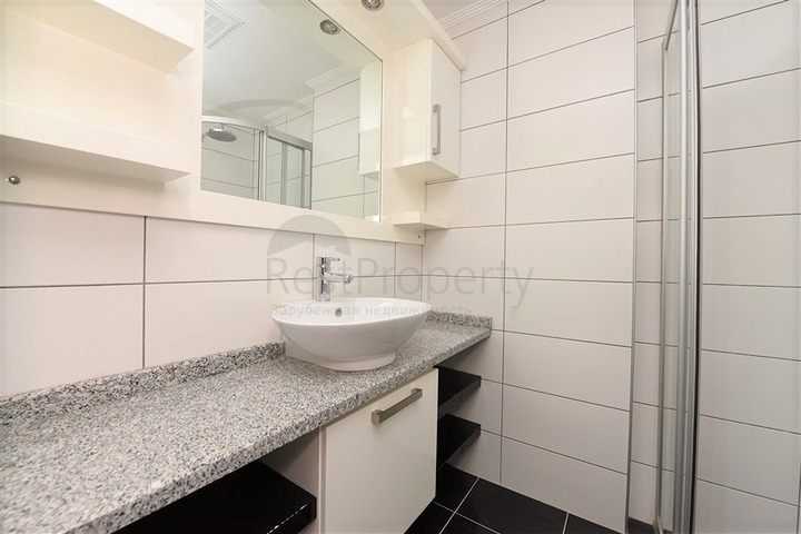 ضمن اول صف على البحر - شقة غرفتين وصالة - مجمع سكني حديث - في كاستل / الانيا 