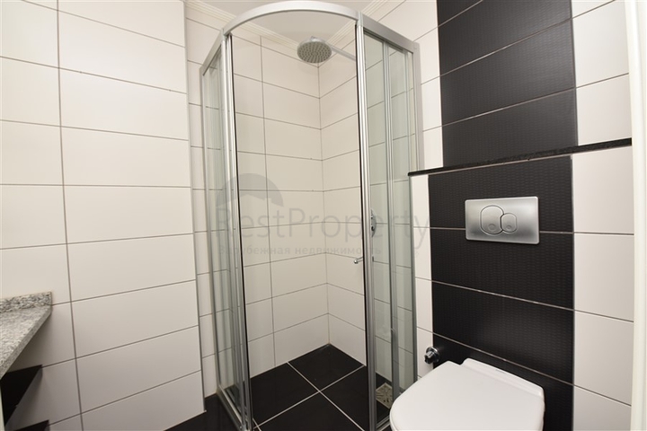 ضمن اول صف على البحر - شقة غرفتين وصالة - مجمع سكني حديث - في كاستل / الانيا 