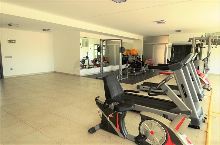 ضمن اول صف على البحر - شقة غرفتين وصالة - مجمع سكني حديث - في كاستل / الانيا 