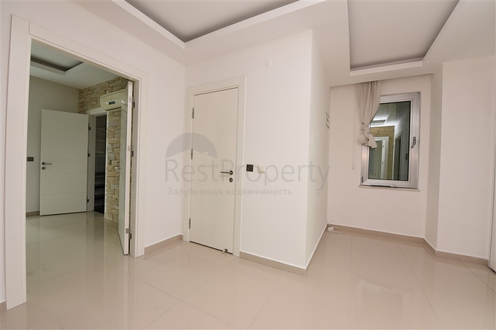 ضمن اول صف على البحر - شقة غرفتين وصالة - مجمع سكني حديث - في كاستل / الانيا 