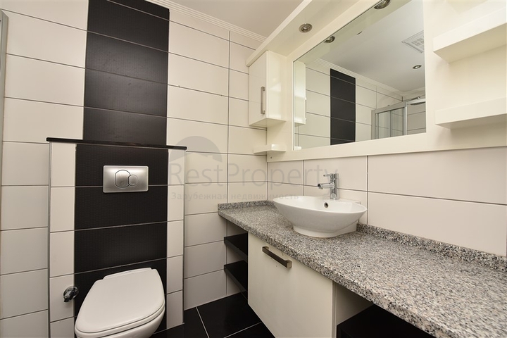 ضمن اول صف على البحر - شقة غرفتين وصالة - مجمع سكني حديث - في كاستل / الانيا 