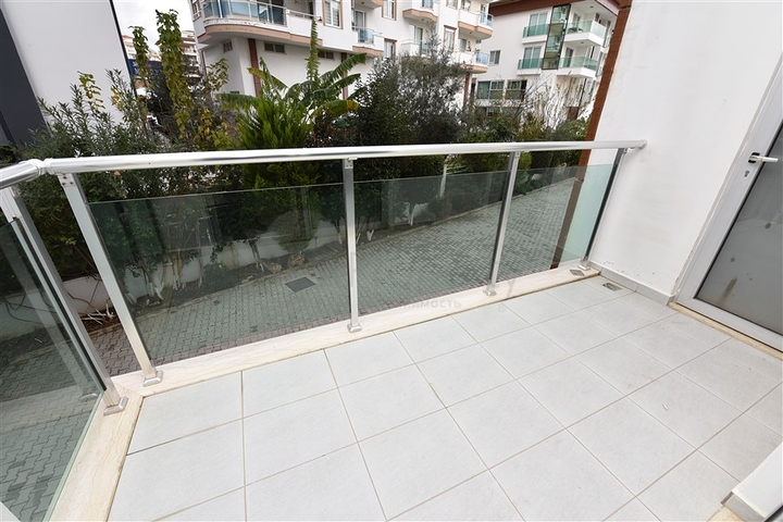 ضمن اول صف على البحر - شقة غرفتين وصالة - مجمع سكني حديث - في كاستل / الانيا 