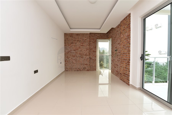 ضمن اول صف على البحر - شقة غرفتين وصالة - مجمع سكني حديث - في كاستل / الانيا 