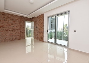 ضمن اول صف على البحر - شقة غرفتين وصالة - مجمع سكني حديث - في كاستل / الانيا 