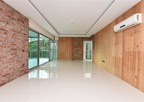 ضمن اول صف على البحر - شقة غرفتين وصالة - مجمع سكني حديث - في كاستل / الانيا 