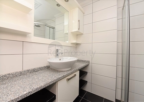 ضمن اول صف على البحر - شقة غرفتين وصالة - مجمع سكني حديث - في كاستل / الانيا 