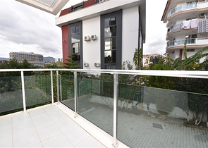 ضمن اول صف على البحر - شقة غرفتين وصالة - مجمع سكني حديث - في كاستل / الانيا 