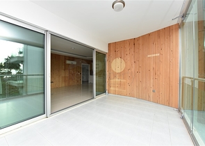 ضمن اول صف على البحر - شقة غرفتين وصالة - مجمع سكني حديث - في كاستل / الانيا 