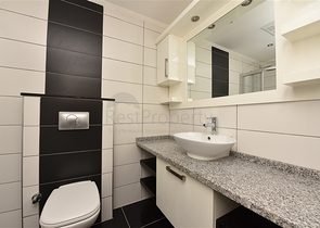 ضمن اول صف على البحر - شقة غرفتين وصالة - مجمع سكني حديث - في كاستل / الانيا 