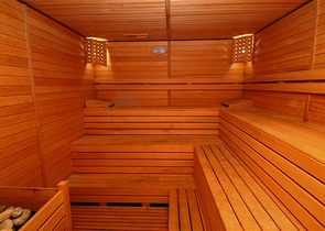 ضمن اول صف على البحر - شقة غرفتين وصالة - مجمع سكني حديث - في كاستل / الانيا 