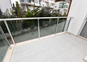 ضمن اول صف على البحر - شقة غرفتين وصالة - مجمع سكني حديث - في كاستل / الانيا 