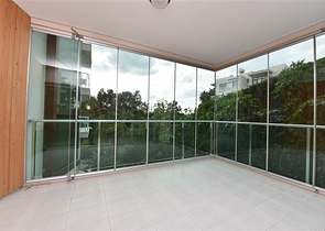 ضمن اول صف على البحر - شقة غرفتين وصالة - مجمع سكني حديث - في كاستل / الانيا 