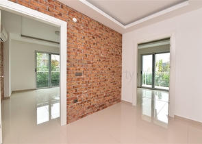 ضمن اول صف على البحر - شقة غرفتين وصالة - مجمع سكني حديث - في كاستل / الانيا 